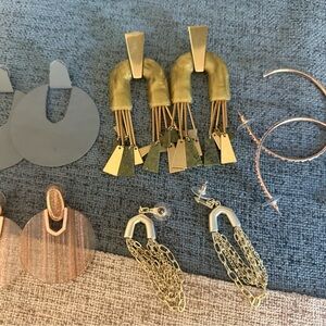Lot of 5 pairs of Kendra Scott earrings!